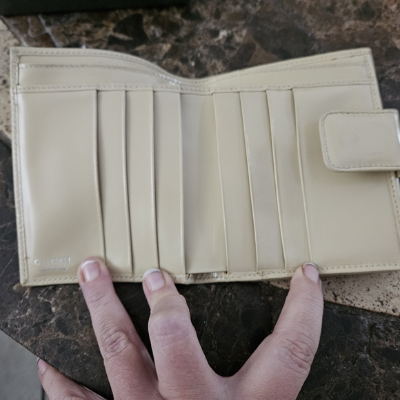 Gucci Raised Logo Ivory Cream Patent Leather Tri Fold Wallet with box - Picture 5 of 7